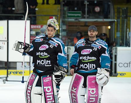 Tormann Thomas Dechel (EHC Liwest Black Wings Linz) und Tormann Michael Ouzas (EHC Liwest Black Wings Linz), EHC Liwest Black Wings Linz vs HC TWK Innsbruck  Die Haie