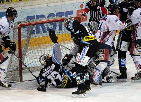 Gregor Baumgartner, Liwest Black Wings Linz jubelt vs. SAPA Fehervar AV19