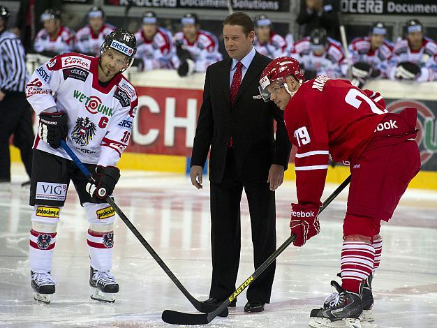 Thomas Koch, Team AUT, Oesterreich mit Morten Madsen, DEN und Pavel Bure, Russland, Eishockeylegende beim Ehrenbully