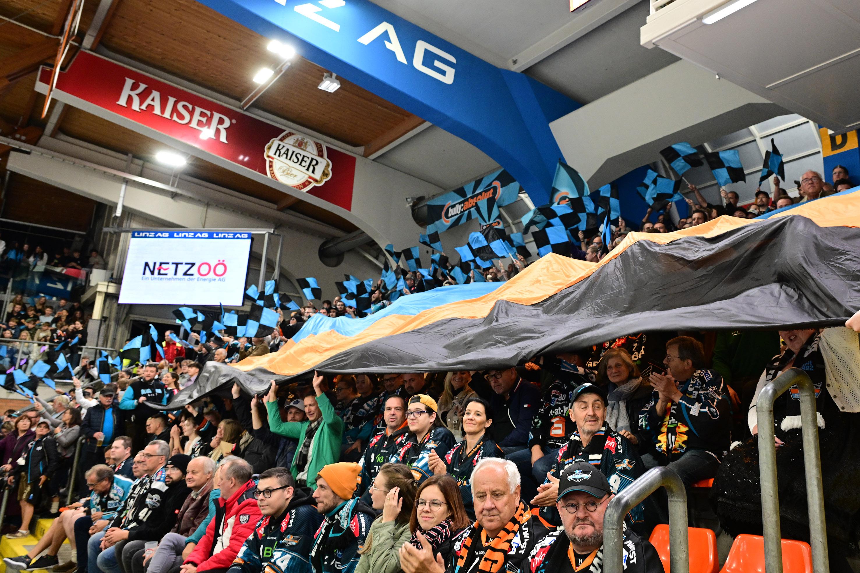 Oktoberfest, Steinbach Black Wings Linz vs Moser Medical Graz 99ers, Linz AG Eisarena