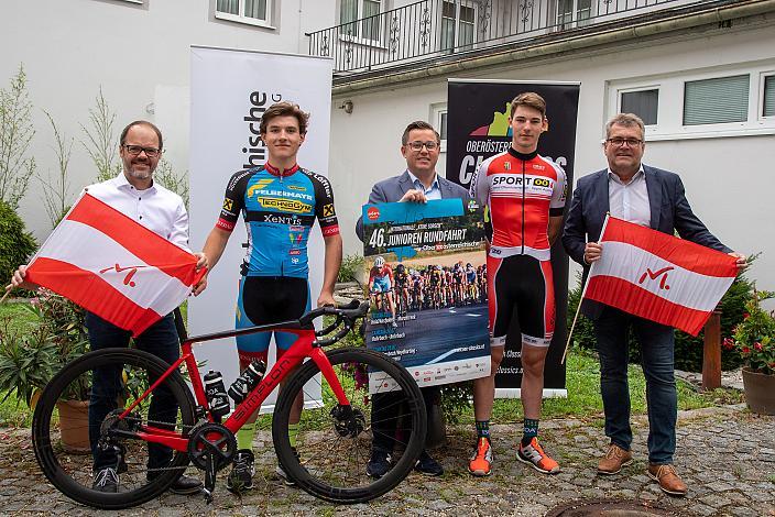 v.l. Harald Maier-Kern, Stadtrad Sport Marchtrenk, Adrian Stieger (AUT, RC ARBÖ Felbermayr Wels), Stadtrat Marchtrenk Kurt Schatzl (OÖ Versicherung), Jakob Purtscheller (AUT, Team Felbermayr Wels), Bürgermeister Paul Mahr, Marchtrenk, Pressekonferenz, 46. Int. Keine Sorgen Oberösterreich Juniorenrundfahrt
