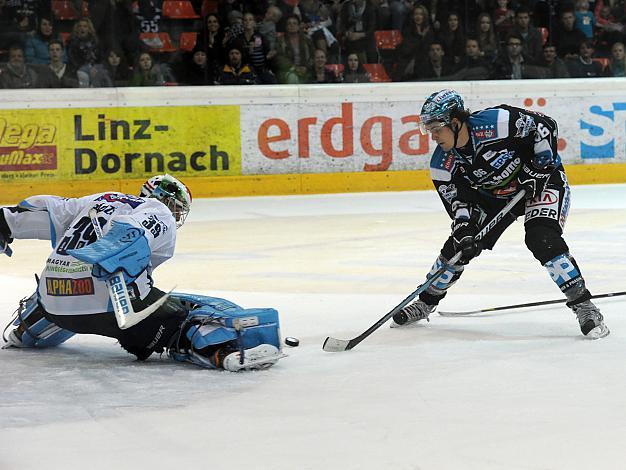 Martin Mairitsch, Linz und Tormann Bence Balizs, Szekesfehervar, EHC Liwest Black Wings Linz vs SAPA Fehervar AV19