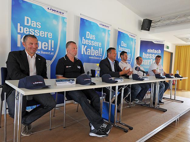 Pressekonferenz fuer die Saison 2012-2013, vin links, Manager Christian Perthaler, Trainer Robert Daum, Praesident Ing. Peter Freunschlag, Philipp Lukas, Gregor Baumgartner, Brett Engelhardt