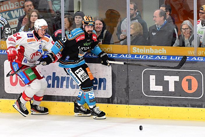 Maximilian Preiml (EC KAC), Shawn St.Amant (Steinbach Black Wings Linz) Win2Day ICE Hockey League,  Steinbach Black Wings Linz vs EC KAC,  Linz AG Eisarena 