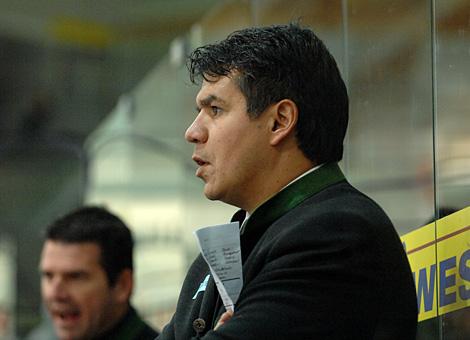Trainer Emanuel Viveiros, EC KAC