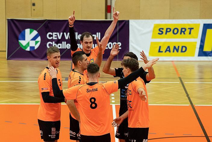 Das Team des VCA Amstetten Niederösterreich jubelt über den Satzgewinn, Volleyball Europacup VCA Amstetten NÖ vs VSC Law Academy Kharkiv (UKR)