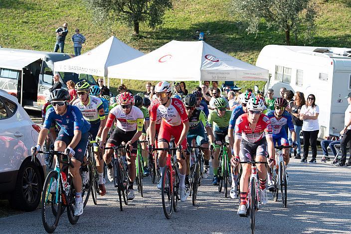 Das Peloton in der Steigung Salita la Rosina, Veneto Classic, UCI 1.1