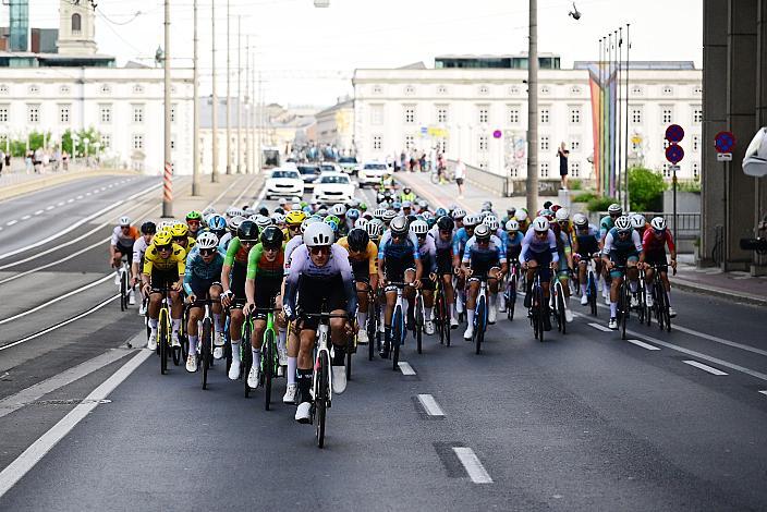 Das Peloton am Weg zum Pöstlingberg 1. Etappe Linz Hauptplatz - Pöstlingberg, Oberösterreich Rundfahrt