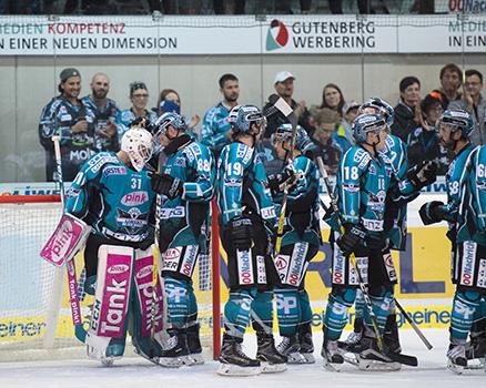 Linz feiert, EHC Liwest Black Wings Linz vs Moser Medical Graz 99ers