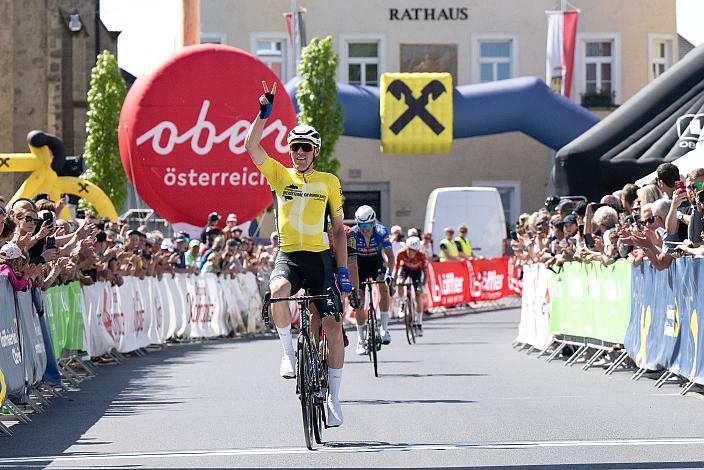 Etappensieger Timo Kielich (BEL, Alpecin-Deceuninck Development Team) im Gelben Trikot des Gesamtführenden, 2. Etappe Wels - Bad Leonfelden, Int. Raiffeisen Oberösterreich Rundfahrt UCI Kat. 2.2