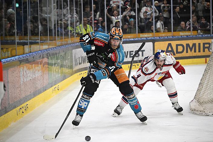 Sean Collins (Steinbach Black Wings Linz), Nash Nienhuis (EC Red Bull Salzburg)  Win2Day ICE Hockey League,  Steinbach Black Wings Linz vs EC Red Bull Salzburg,  Linz AG Eisarena 