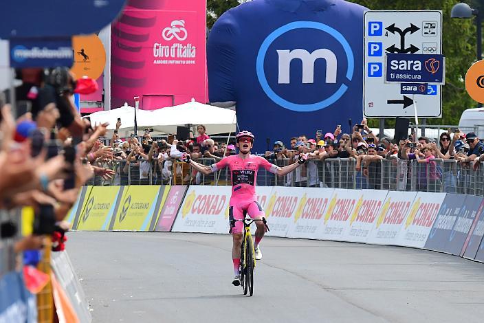 Etappensieger Jonas Vingegaard (DEN, Team Visma - Lease a Bike), Gemona del Friuli 1976-2026 - Piancavallo, 109. Giro d Italia