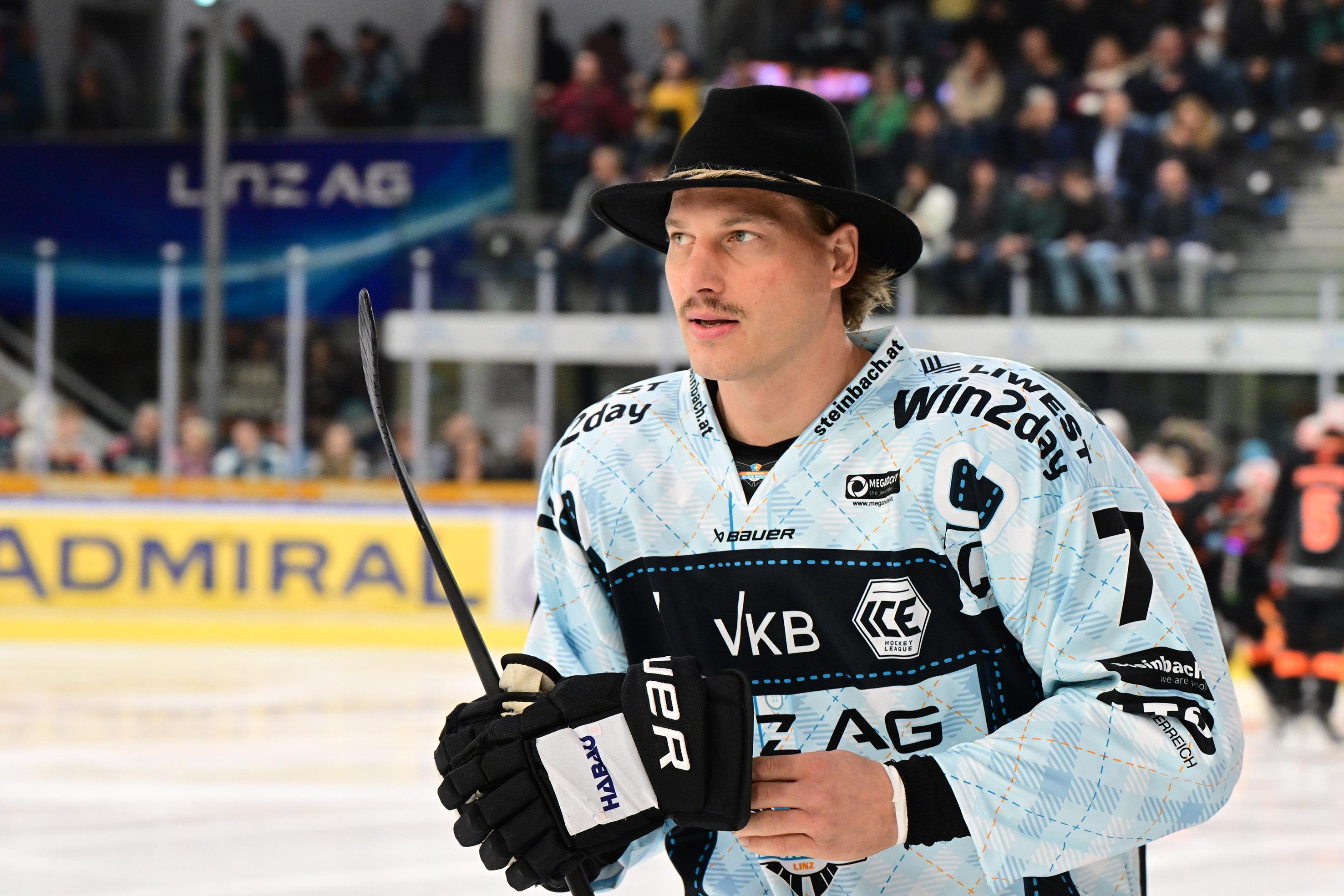 Brian Lebler (Steinbach Black Wings Linz) Oktoberfest, Steinbach Black Wings Linz vs Moser Medical Graz 99ers, Linz AG Eisarena