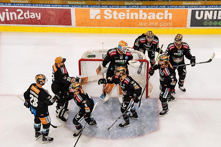 Das Team der Steinbach Black Wings Linz Steinbach Black Wings Linz vs HCB Südtirol Alperia, Viertelfinale, 6. Runde ICE Hockey League, Linz AG Eisarena 