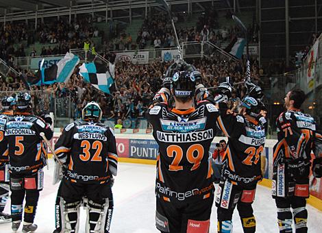 Feier der Liwest Black Wings Linz EV Vienna Capitals