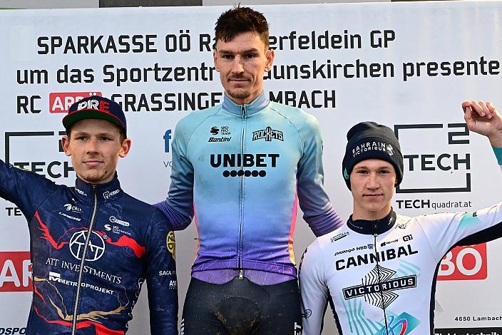 Podest Herren 2. Platz Matyas Fiala (CZE, ATT Investments), Sieger Lander Loockx (BEL, Unibet Tietema Rockets), 3. Platz Valentin Hofer (AUT, Cannibal B Victorious), 4.Radquerfeldein GP um das Sportzentrum Gunskirchen, Rad Cyclo Cross,