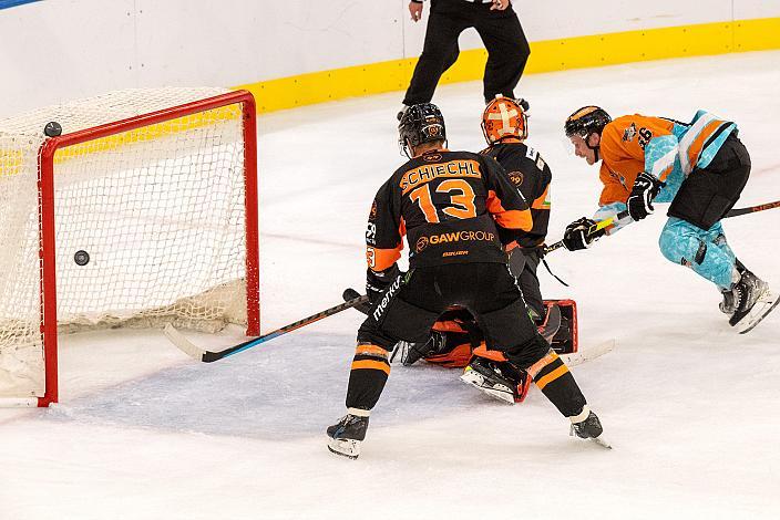 Stefan Gaffal (Steinbach Black Wings Linz) scort zum 3 zu1 ggen Tormann Felix Nussbacher (Graz 99ers) Steinbach Black Wings Linz  vs Graz 99ers