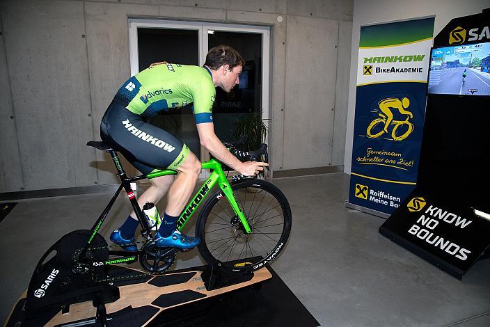 TIMON LODERER (GER, HRINKOW ADVARICS CYCLEANG) trainiert auf dem Saris Smarttrainer, Herren Elite, UCI Continental, Raiffeisen Hrinkow Bike Akademie