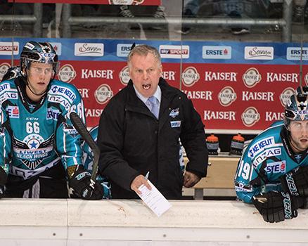 Head-Coach Robert Daum (EHC Liwest Black Wings Linz) EHC Liwest Black Wings Linz vs Moser Medical Graz 99ers