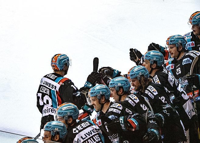 Im Bild: Valentin Leiler (EHC Liwest Black Wings Linz) feiert das 1 zu 0 Eishockey,  EHC Liwest Black Wings Linz vs EC Panaceo VSV