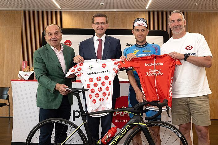 v.l. Paul Resch (Präsident LRV Oberösterreich), Wirtschafts- und Sport-Landesrat Markus Achleitner (Oberösterreich), Riccardo Zoidl (AUT, Team Felbermayr Simplon Wels), Christoph Sumann (Backaldrin) (Pressekonferenz Int. Raiffeisen Oberösterreich Rundfahrt (UCI Kat. 2.2), Olympiazentrum Linz