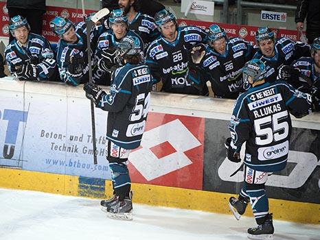 Mate Gaspar, Linz feiert, EHC Liwest Black Wings Linz vs HCB Suedtirol