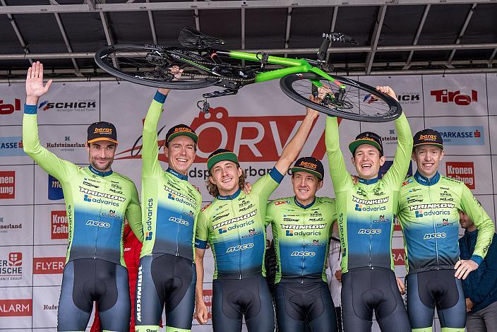 Team Hrinkow Advarics feiert den Liga Sieg, Manuel Bosch, Daniel Eichinger, Raphael Hammerschmid, Marvin Hammerschmid, Timon Loderer, Rainer Kepplinger,  Radsport, Herren Radliga, Kufstein, Tirol, Radliga Finale 2022 