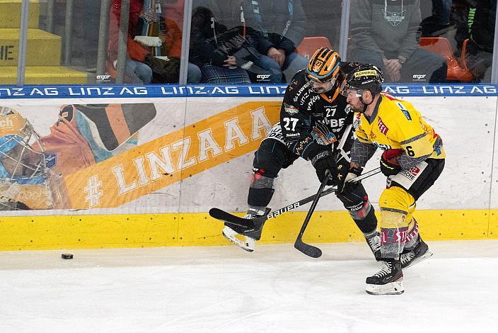 Shawn St.Amant (Steinbach Black Wings Linz),Rafael Rotter (spusu Vienna Capitals) Steinbach Black Wings Linz vs Spusu Vienna Capitals, 27. Runde, ICE Hockey League, Steinbach Black Wings Linz, Linz AG Eisarena 