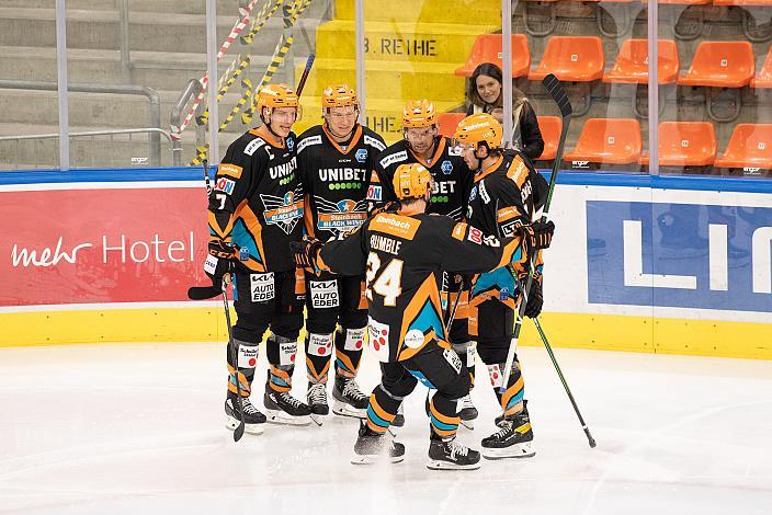 Das Team der Steinbach Black Wings Linz feiert das 2 zu 1, Steinbach Black Wings Linz vs HCB Südtirol Alperia, bet-at-home ICE Hockey League