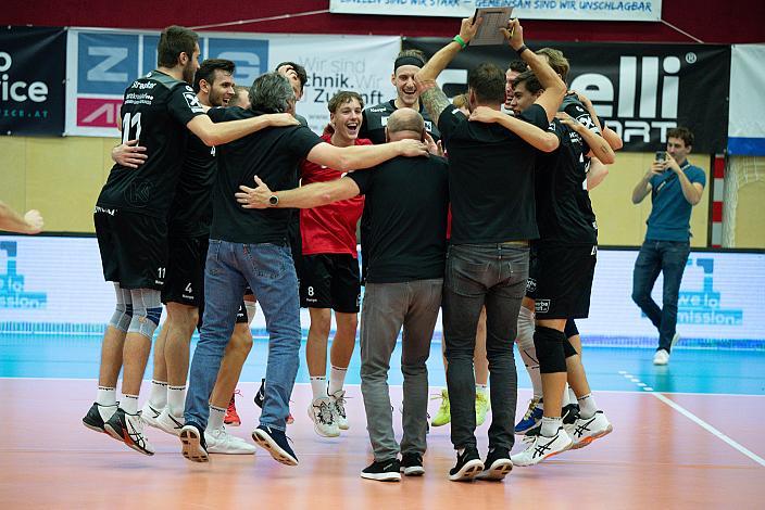 Das Raiffeisen Waldviertel Volleyball Team feiert den Supercup Sieg, VCA Amstetten Niederösterreich vs Raiffeisen Waldviertel Volleyball Team, Volleyball Supercup