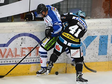 #41 Curtis Murphy, Linz und #16 Carsen Germyn, Straubing, EHC Liwest Black Wings Linz vs Straubing Tigers