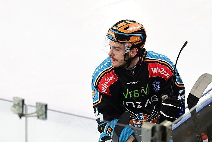 Nico Feldner (Steinbach Black Wings Linz)  Win2Day ICE Hockey League,  Steinbach Black Wings Linz vs EC Red Bull Salzburg,  Linz AG Eisarena 