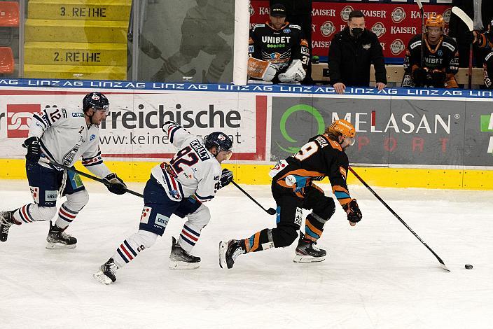 Kai Kantola (Steinbach Black Wings Linz), Anze Kuralt (Hydro Fehervar AV 19), Braedan Shaw (Hydro Fehervar AV 19), Steinbach Black Wings Linz vs Fehervar AV19, bet-at-home ICE Hockey League