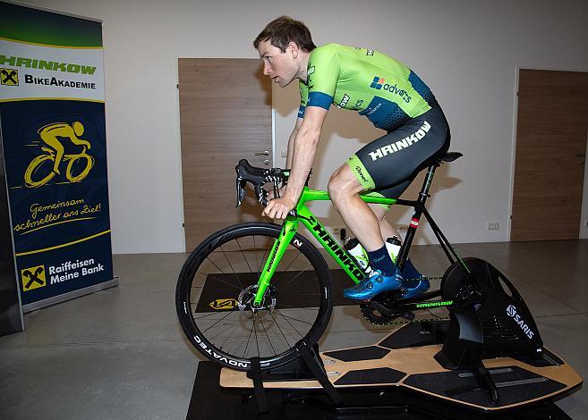 TIMON LODERER (GER, HRINKOW ADVARICS CYCLEANG) trainiert auf dem Saris Smarttrainer, Herren Elite, UCI Continental, Raiffeisen Hrinkow Bike Akademie