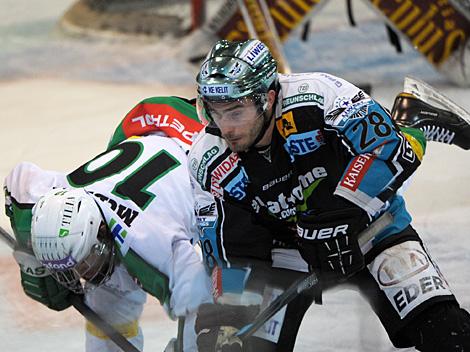 Mike Ouellette, Linz und Brock McBride, Laibach, EHC Liwest Black Wings Linz vs. HDD Tilia Olimpija Ljubljana, 1. Semifinale