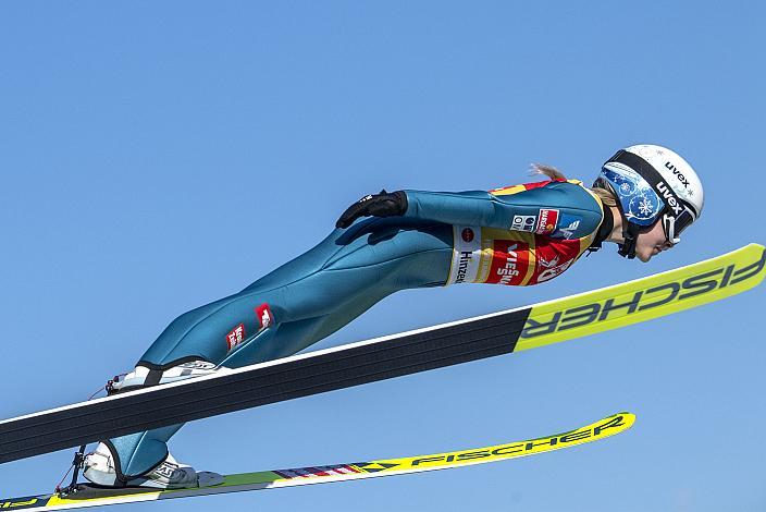 Chiara Hoelzl (AUT) Training, Skisprung Weltcup Damen Hinzenbach