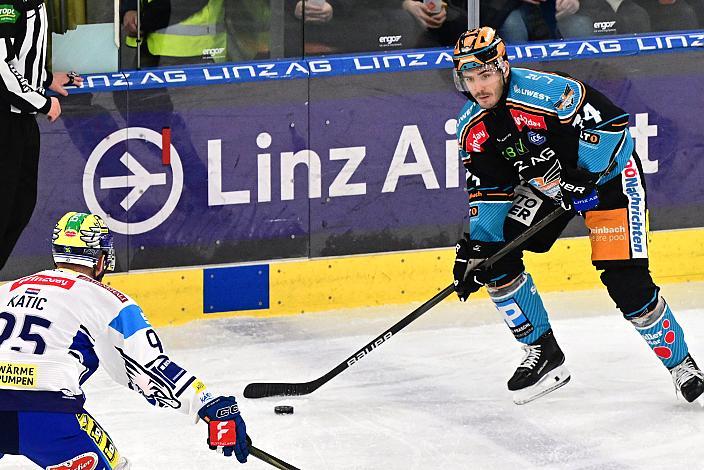 Nico Feldner (Steinbach Black Wings Linz), Mark Katic (EC iDM Wärmepumpen VSV)  Win2Day ICE Hockey League,  Steinbach Black Wings Linz vs  EC VSV,  Linz AG Eisarena 