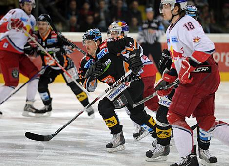 Rob Shearer Liwest Black Wings Linz vs EC Red Bull Salzburg