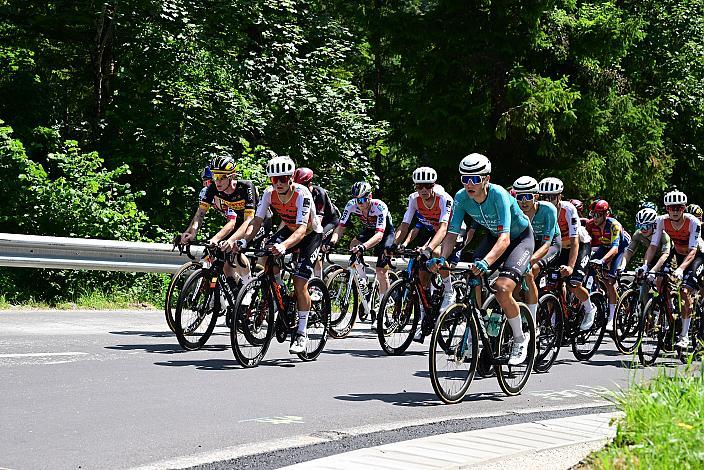 Das Peloton unterwegs in der Region Ybbstal, bei Hollenstein an der Ybbs, Vier Länder Meisterschaft U23,  Austria