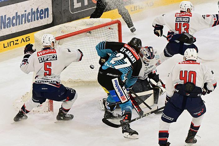 Shawn St.Amant (Steinbach Black Wings Linz) trifft zum 1 zu 0 gegen Tormann Rasmus Reijola (Hydro Fehervar AV 19), 34. Runde ICE, Steinbach Black Wings Linz vs Hydro Fehervar AV 19, Linz AG Eisarena 