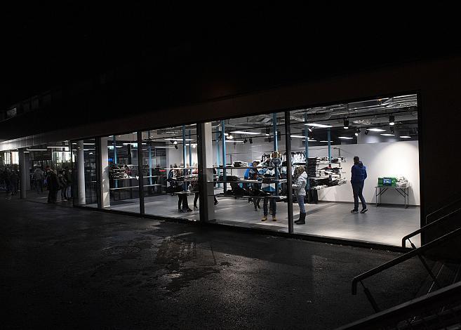 Im Bild: Der neue Fanshop, Eishockey,  EHC Liwest Black Wings Linz vs HCB SÃ¼dtirol Alperia 