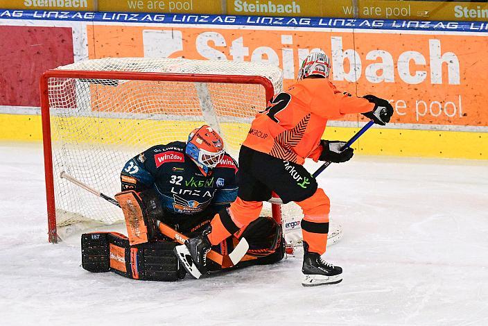 Tormann Rasmus Tirronen (Steinbach Black Wings Linz), Sascha Bauer (Graz 99ers) trifft zum 1 zu 0, Steinbach Black Wings Linz vs Moser Medical Graz 99ers , Linz AG Eisarena