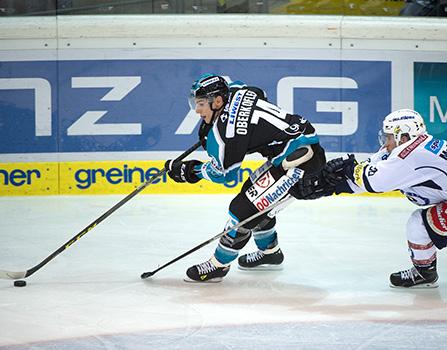 Daniel Oberkofler (EHC Liwest Black Wings Linz) und Brock McBride (ECVSV) EHC Liwest Black Wings Linz vs EC VSV