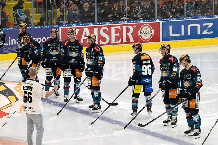 Das Team der Steinbach Black Wings Linz Steinbach Black Wings Linz vs EC KAC, Linz AG Eisarena 