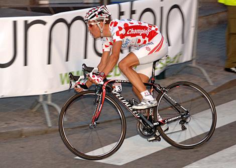 Bernhard Kohl, Team Gerolsteiner, im Trikot des Bergwertungssiegers der Tour de France, beim Kriterium in Wels.