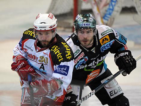 Mike Ouellette Linz und Thomas Koch, KAC, EHC Liwest Black Wings Linz vs. EC KAC Finale 1