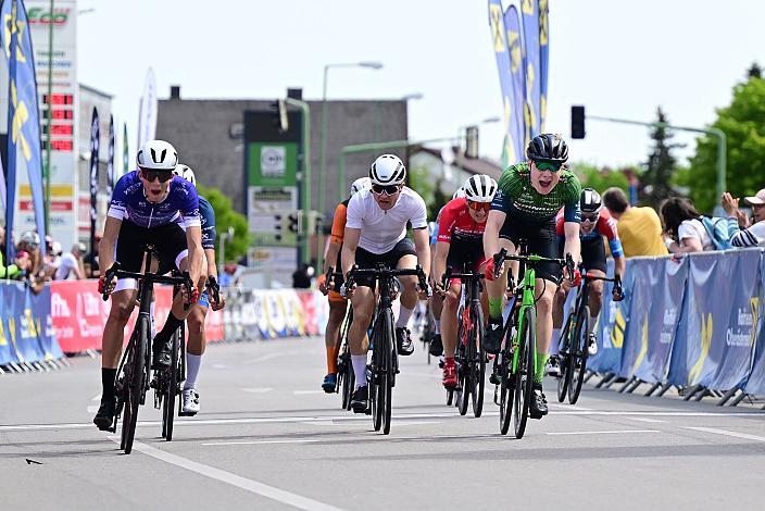 Junioren. 2. Platz Valentin Poschacher (AUT, Hrinkow Advarics), Sieger Paul Viehböck (AUT, Auto Eder Walding)  Herren Elite, U23, Road Cycling League Austria, 62. Raika Kirschbluetenrennen, Wels, Oberösterreich