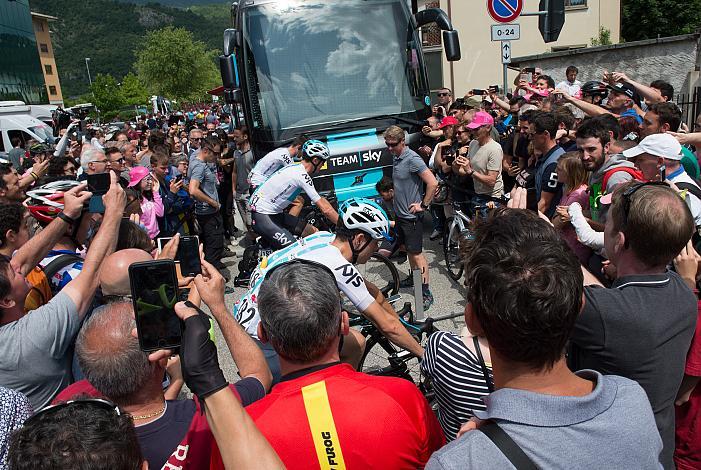 Christopher Froome (GBR, Team Sky) beim aufwärmen Tolmezzo -  Sappada 176km
Christopher Froome (GBR, Team Sky) beim aufwÃ¤rmen Tolmezzo -  Sappada 176km