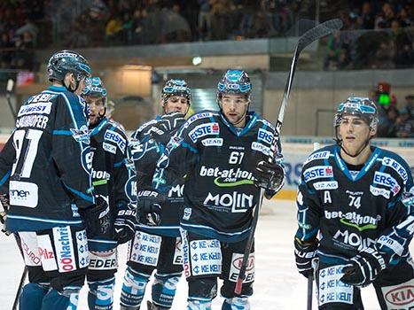 Linz feiert, EHC Liwest Black Wings Linz vs HCB Suedtirol