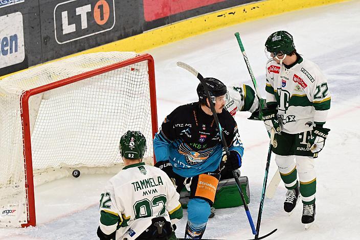 1 zu1, Travis Barron (Steinbach Black Wings Linz) vor dem Tor der Ungarn, 17. Runde ICE, Steinbach Black Wings Linz vs Team Ferencvarosi Torna Club FTC-Telekom (HUN), Linz AG Eisarena 